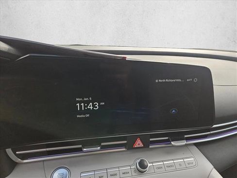 Used 2024 Hyundai Elantra Limited image 20