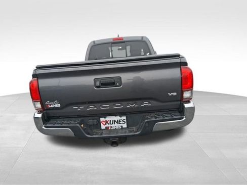 Used 2018 Toyota Tacoma SR5 image 9