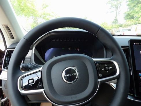 Certified 2025 Volvo XC90 T8 Plus w/ Protection Package Premier AWD/4WD image 26