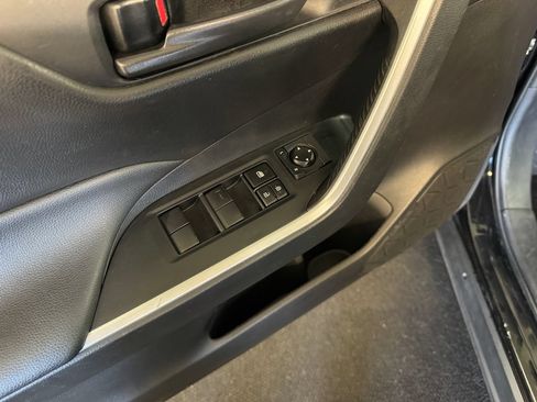 Used 2021 Toyota RAV4 LE AWD/4WD image 16