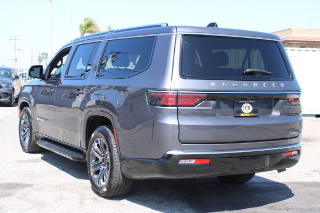 Used 2024 Jeep Wagoneer L Series II w/ Flexible Seating Group AWD/4WD image 3