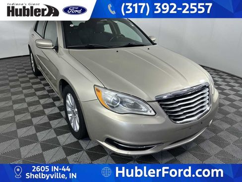 Used 2013 Chrysler 200 Touring FWD image 1