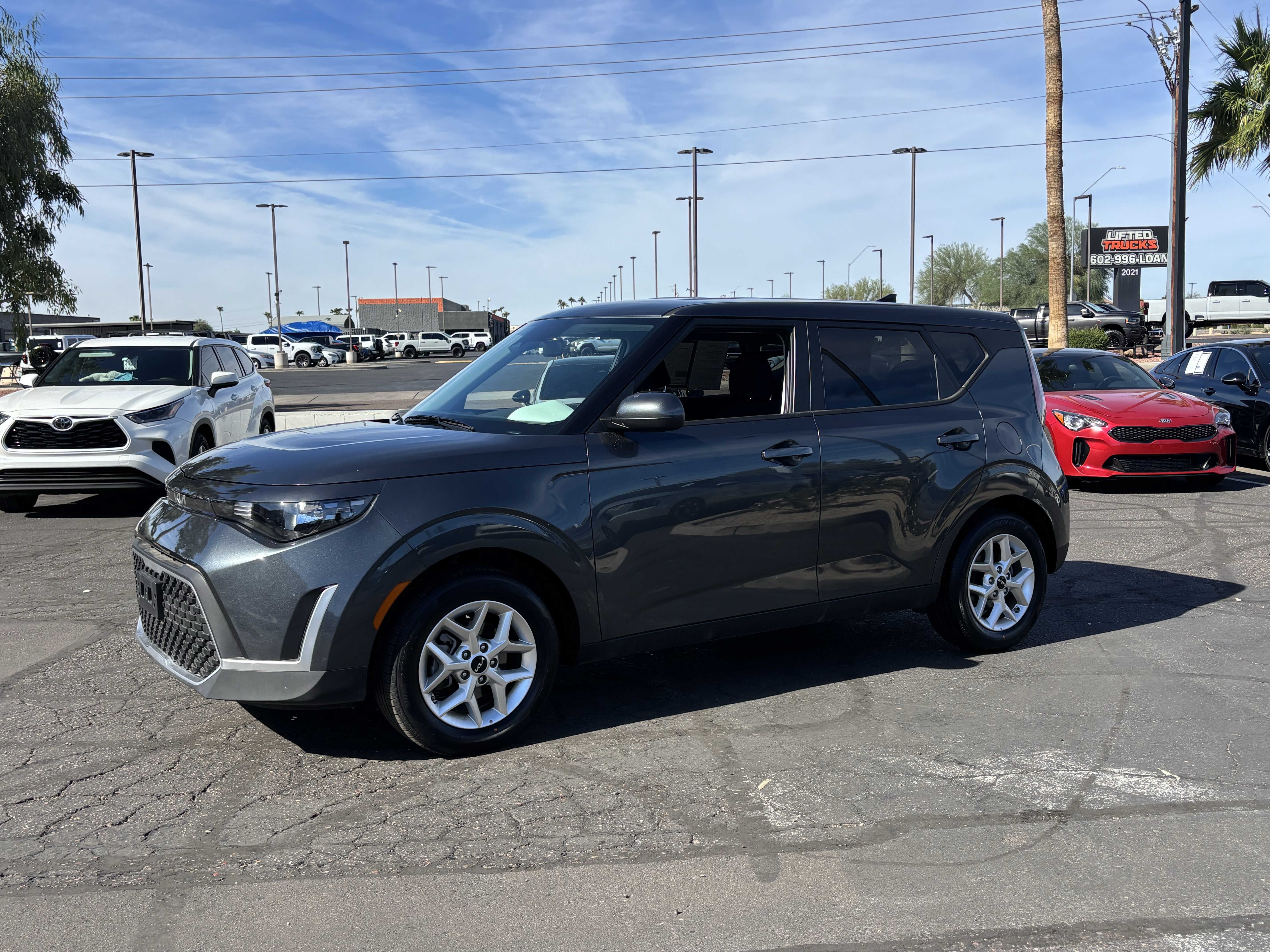 Certified 2025 Kia Soul LX w/ LX Technology Package FWD image 6