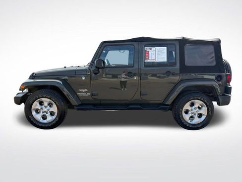 Used 2015 Jeep Wrangler Unlimited Sahara w/ Connectivity Group AWD/4WD image 3