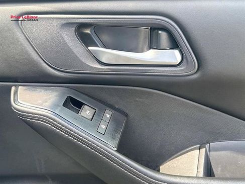 Used 2024 Nissan Rogue SV FWD image 14
