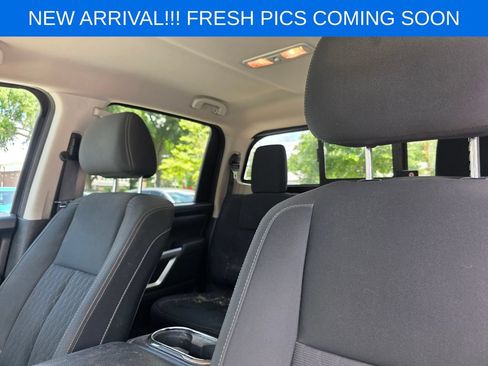 Used 2018 Nissan Titan SV w/ SV Convenience Package AWD/4WD image 9