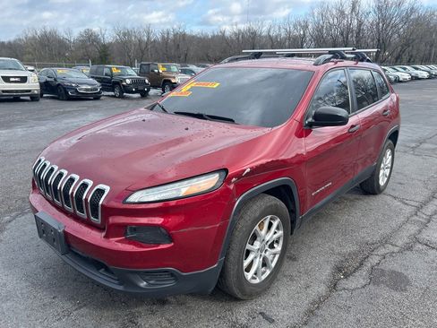 Used 2016 Jeep Cherokee Sport image 2
