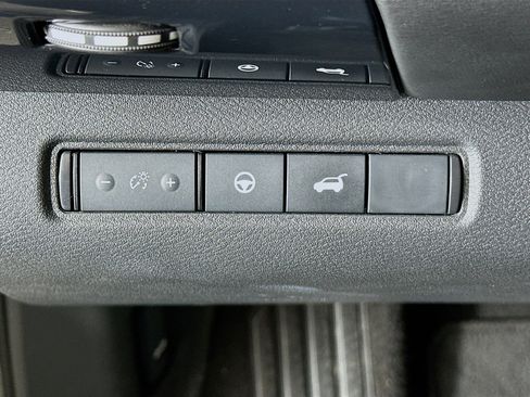 Used 2025 Nissan Pathfinder SV image 17