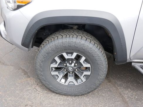 Used 2021 Toyota Tacoma TRD Off-Road AWD/4WD image 8