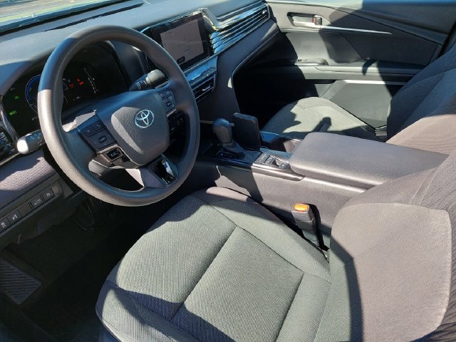 Used 2025 Toyota Camry LE FWD image 9