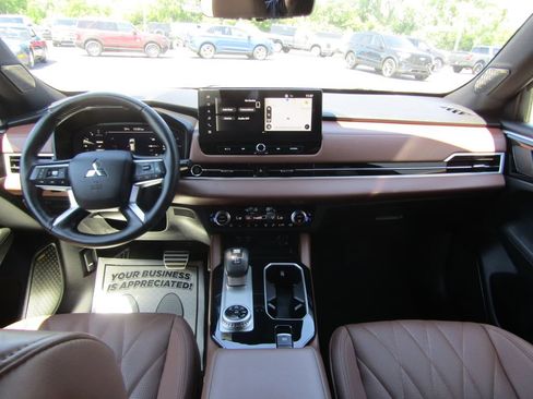 Used 2025 Mitsubishi Outlander SEL AWD/4WD image 12