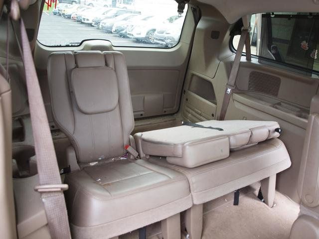 Used 2013 Chrysler Town & Country Touring-L w/ Entertainment Group #2 FWD image 8