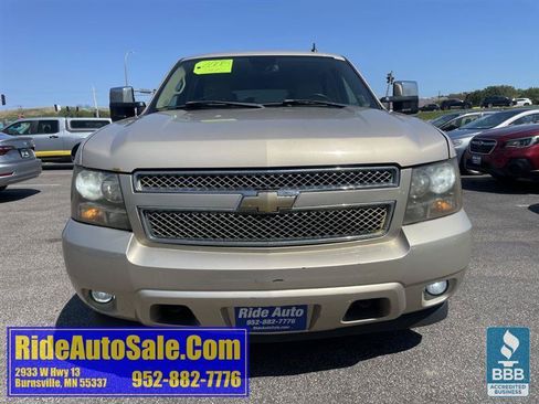 Used 2008 Chevrolet Tahoe LTZ w/ LTZ Preferred Equipment Group AWD/4WD image 2