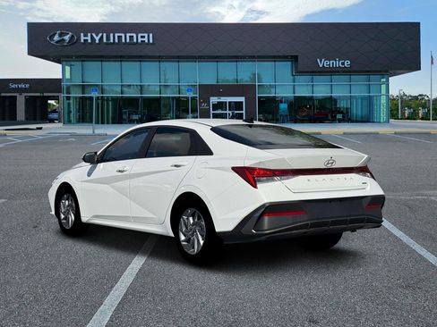 New 2026 Hyundai Elantra Hybrid FWD image 24