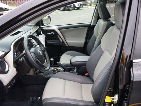 Used 2014 Toyota RAV4 Limited image 11