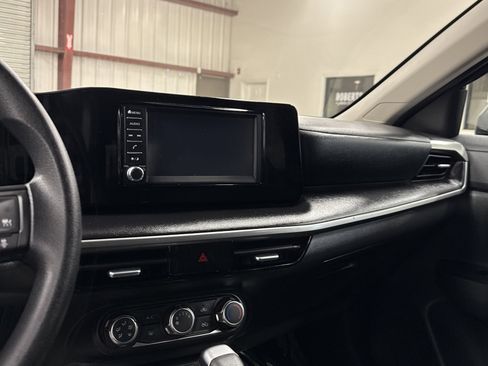 Used 2025 Nissan Kicks S image 8