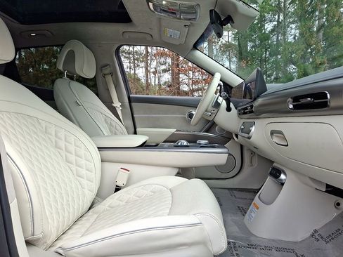 Used 2025 Genesis GV60 Performance image 21