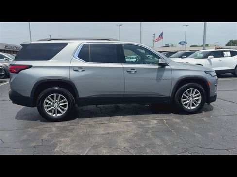 Used 2023 Chevrolet Traverse LT FWD image 9