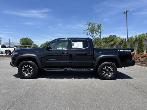 Used 2023 Toyota Tacoma TRD Off-Road w/ Technology Package AWD/4WD image 7