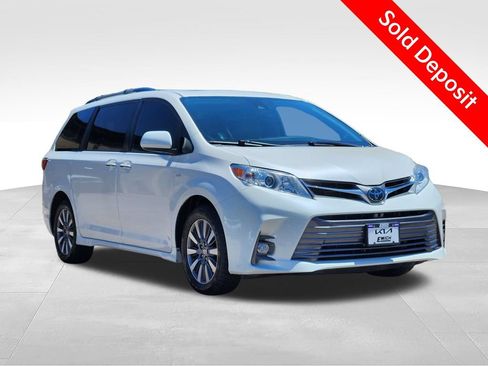 Used 2020 Toyota Sienna XLE w/ XLE Navigation Package AWD/4WD image 5