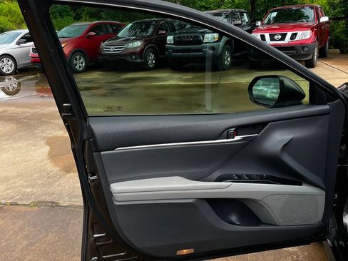 Used 2018 Toyota Camry LE FWD image 26