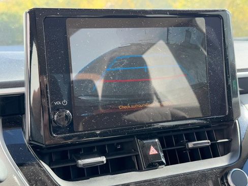 Used 2025 Toyota Corolla LE image 20