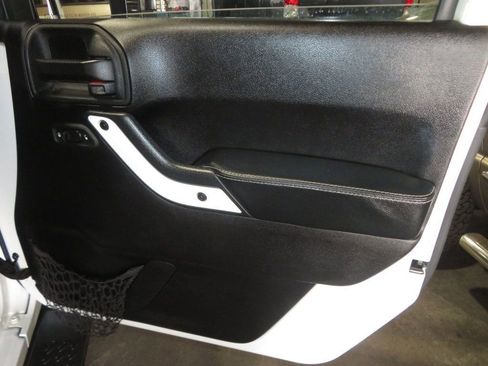 Used 2014 Jeep Wrangler Unlimited Sahara AWD/4WD image 30