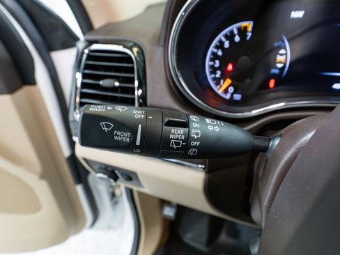 Used 2020 Jeep Grand Cherokee Overland image 27