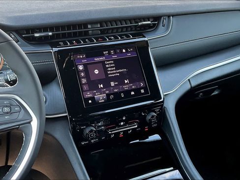 New 2025 Jeep Grand Cherokee Laredo X w/ Luxury Tech Group I AWD/4WD image 6