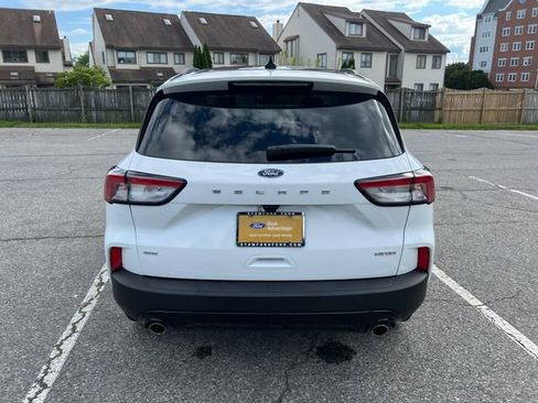 Used 2022 Ford Escape SE w/ SE Sport Appearance Package AWD/4WD image 9