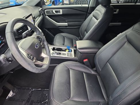 Used 2022 Ford Explorer XLT image 19