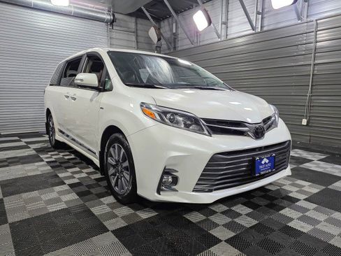 Used 2020 Toyota Sienna Limited Premium w/ Carpet Mat Package AWD/4WD image 4