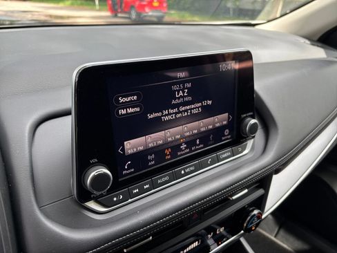 Used 2025 Nissan Rogue SV FWD image 20