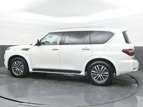 Used 2024 Nissan Armada SL w/ Captain's Chairs Package RWD image 6