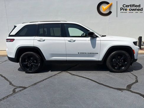 Certified 2023 Jeep Grand Cherokee Limited w/ Black Appearance Package AWD/4WD image 10