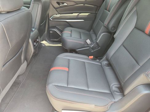 Used 2024 Chevrolet Traverse RS FWD image 25