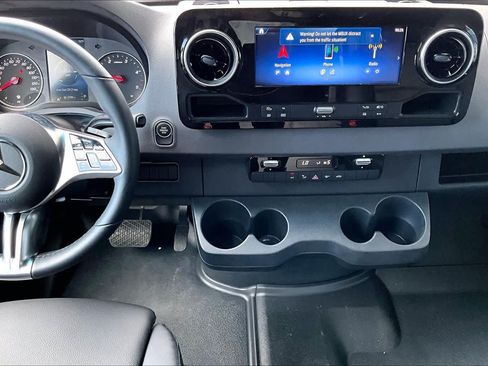 Used 2025 Mercedes-Benz Sprinter 2500 image 7
