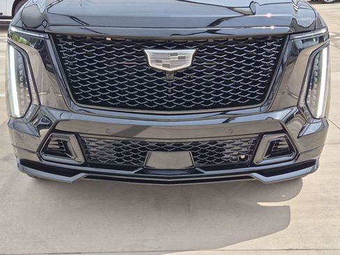 New 2026 Cadillac Escalade ESV V w/ LPO, ONYX Package AWD/4WD image 6