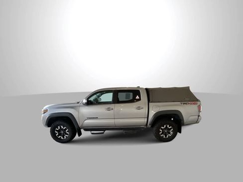 Used 2020 Toyota Tacoma TRD Off-Road w/ TRD Premium Off Road Package image 5