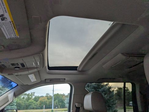 Used 2018 Chevrolet Suburban Premier image 20