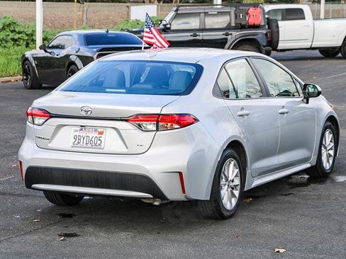 Used 2020 Toyota Corolla LE w/ LE Premium Package image 4