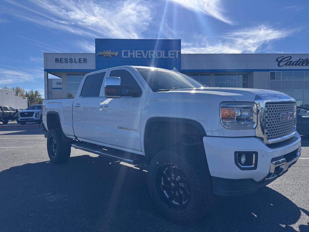 Used 2016 GMC Sierra 2500 Denali AWD/4WD image 1