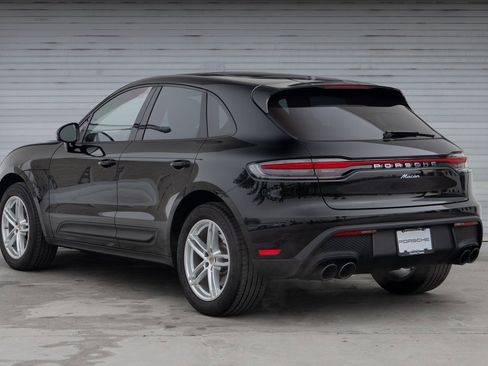 Certified 2025 Porsche Macan image 3
