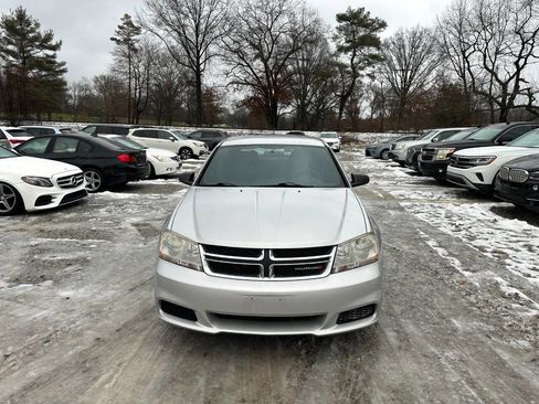 Used 2012 Dodge Avenger SE image 2