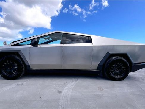 Used 2024 Tesla Cybertruck AWD Crew Cab image 3