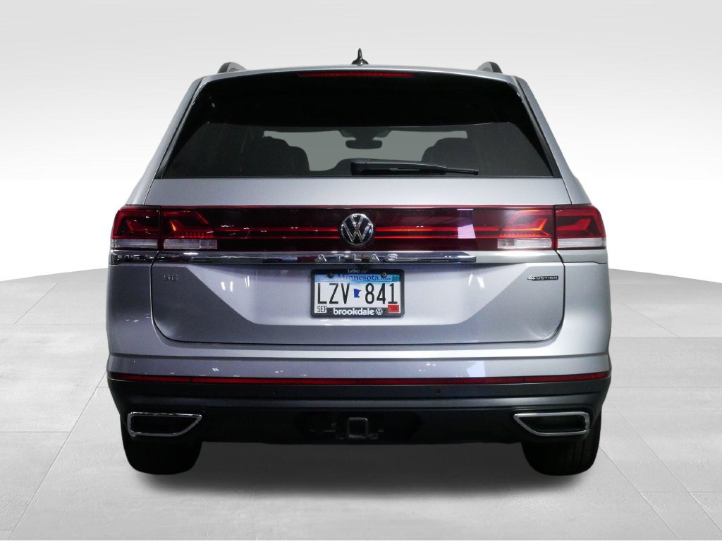 Used 2024 Volkswagen Atlas SE w/ Panoramic Sunroof Package AWD/4WD image 9