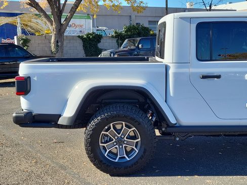 New 2025 Jeep Gladiator Mojave image 7