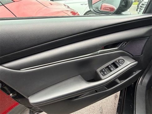 Used 2021 MAZDA MAZDA3 s image 13