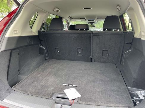 Used 2025 Nissan Rogue SV FWD image 11