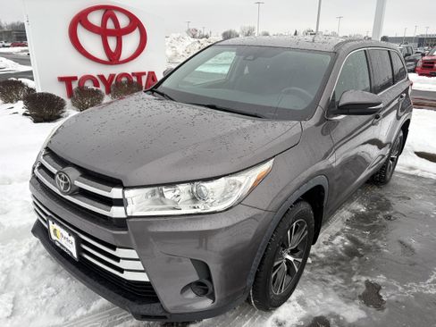 Used 2019 Toyota Highlander LE image 10